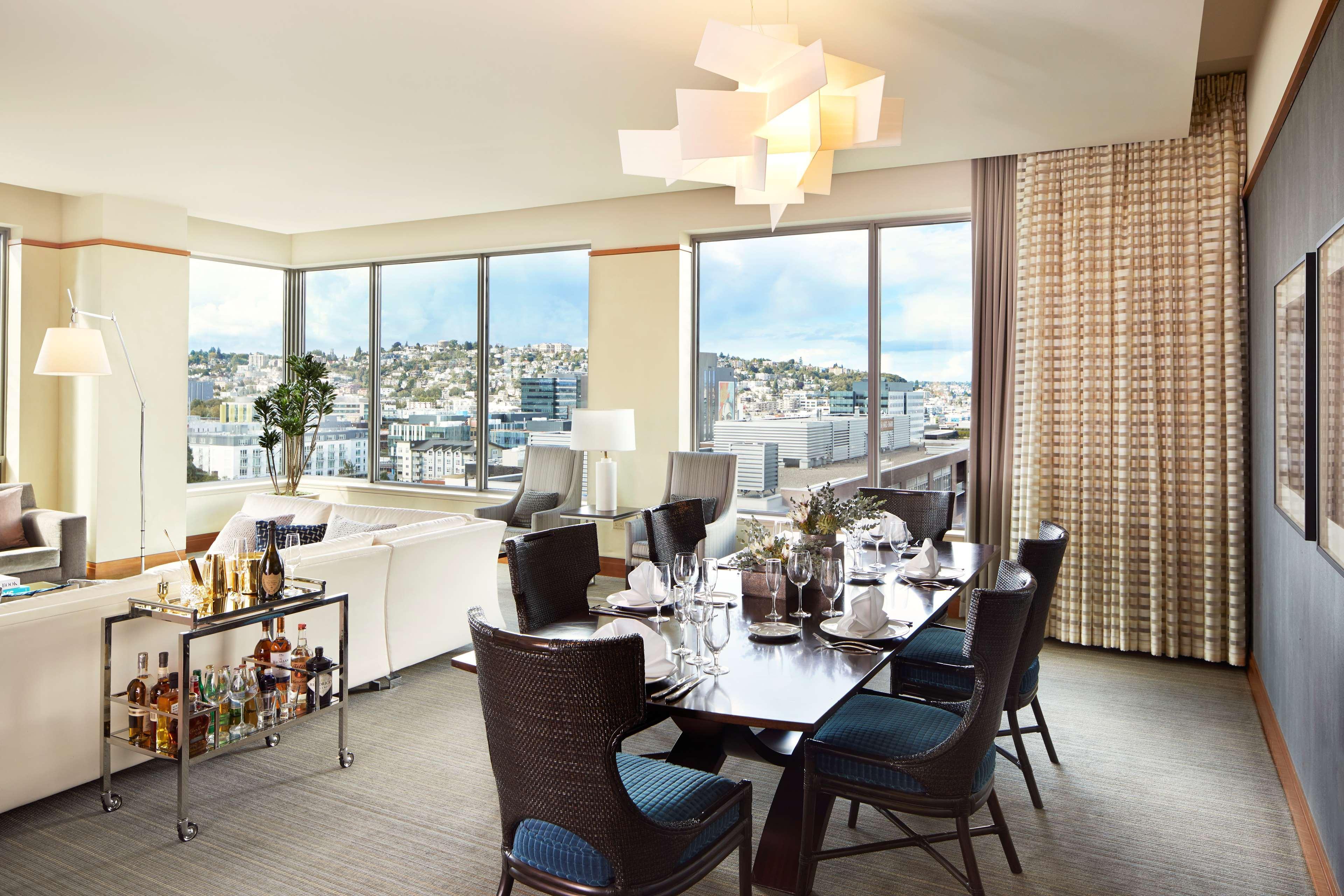 แพน แปซิฟิก ซีแอตเทิล Hotel ภายนอก รูปภาพ A dining room at the Four Seasons Hotel